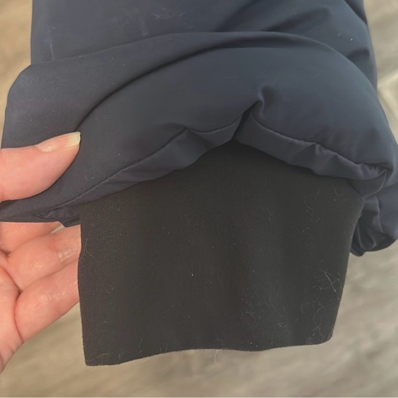 Aritzia Men's Deep Blue Puffer Jacket - Picture 2 of 4